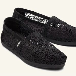 NEW TOMS Women’s Classic Black Crochet Slip-on Flats - Size 5.5
